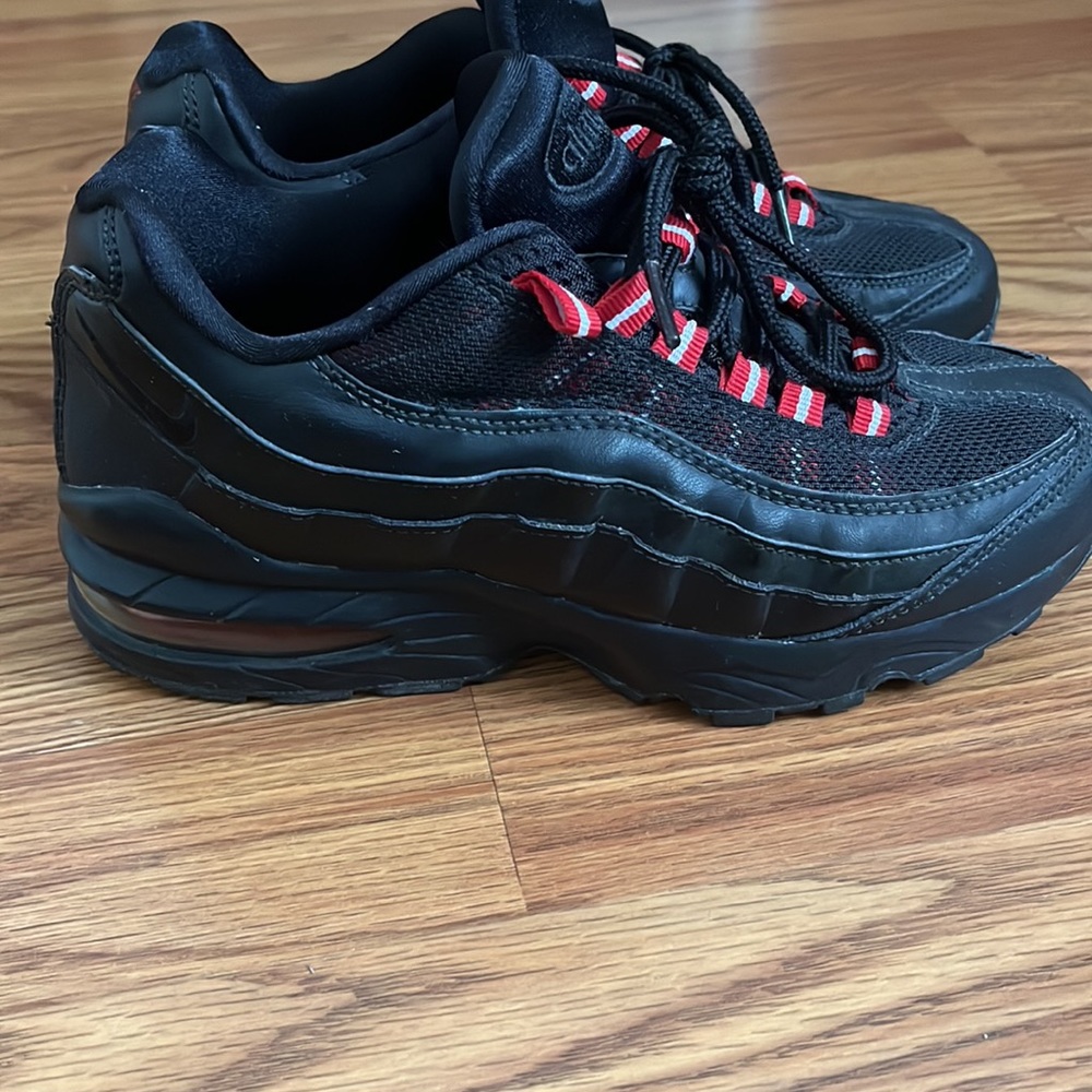 Big Kids Air Max 95 - Picture 2 of 10